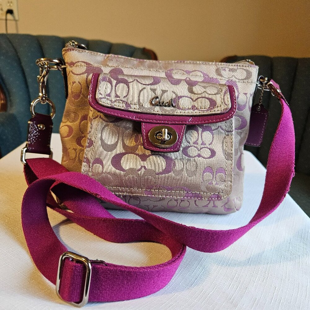 Coach Daisy Signature Swingpack Crossbody Adjustable-Item #713